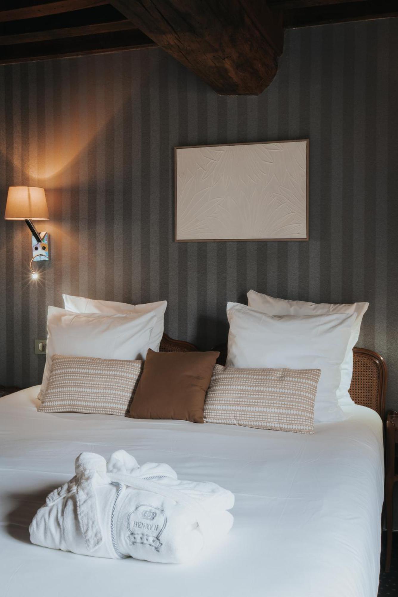 Hotel Henry II Beaune Centre Екстериор снимка